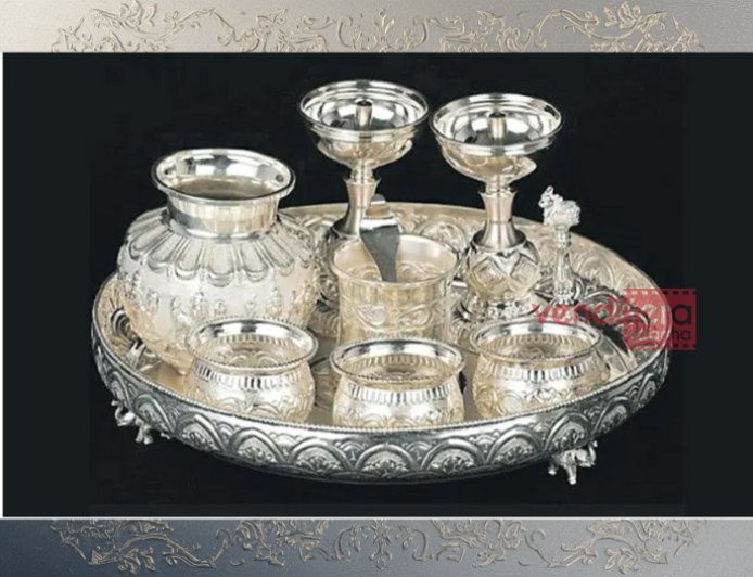 రికార్డు స్థాయిలో వెండి ధరలు: కేజీ వెండి ₹4 లక్షల మార్కును దాటిన వైనం!